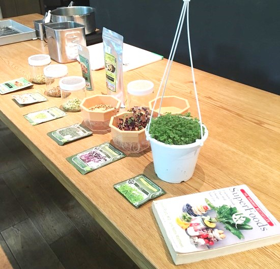 70faee0ddcbc4952b3ce46286015e858